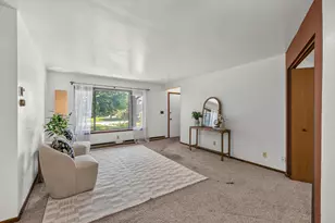 W177N9776 Riversbend Circle, Germantown, WI 53022 - Photo 8