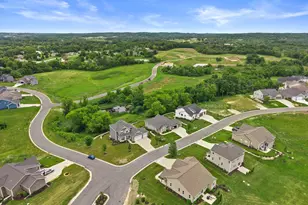 S54W25488 Pebble Brk Ct, Waukesha, WI 53189 - Photo 44