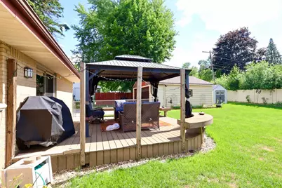 8675 N 51st St, Brown Deer, WI 53223 - Photo 6