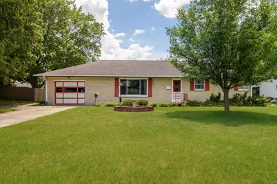321  Macarthur Dr, Mukwonago, WI 53149 - Photo 2