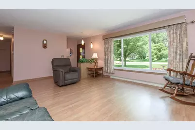 321  Macarthur Dr, Mukwonago, WI 53149 - Photo 8