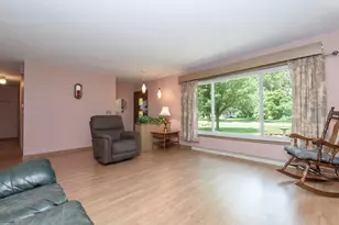 321 Macarthur Dr, Mukwonago, WI 53149 - Photo 8