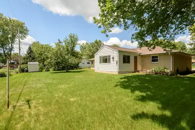321  Macarthur Dr, Mukwonago, WI 53149 - Photo 4