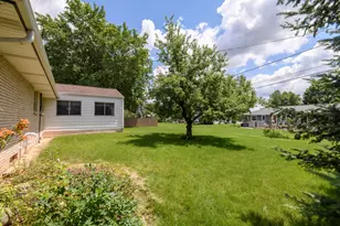 321 Macarthur Dr, Mukwonago, WI 53149 - Photo 6
