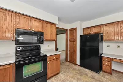 2920  Wildrose Way, Racine, WI 53402 - Photo 16