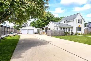 552 Milford St, Watertown, WI 53094 - Photo 2