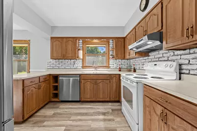 W238N6498  Elmwood Ave, Sussex, WI 53089 - Photo 12