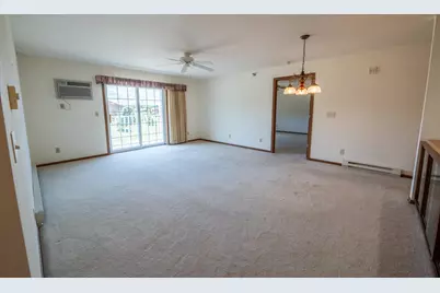 715  Canterberry Ct #209, West Bend, WI 53090 - Photo 4