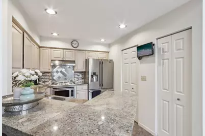 14048 W Waters Edge Trl, New Berlin, WI 53151 - Photo 8