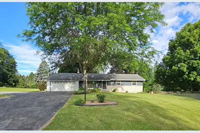 W225N8303  Longview Dr, Lisbon, WI 53089 - Photo 2