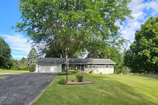 W225N8303 Longview Dr, Lisbon, WI 53089 - Photo 2