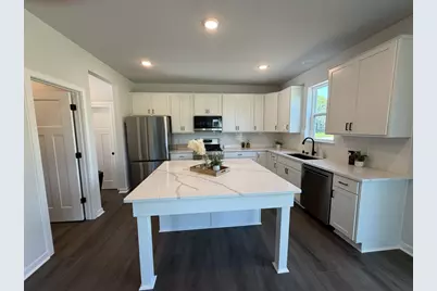 N101W16888  Tanglewood Dr, Germantown, WI 53022 - Photo 6