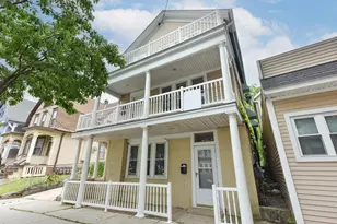 1816 N Arlington Pl, Milwaukee, WI 53202 - Photo 2