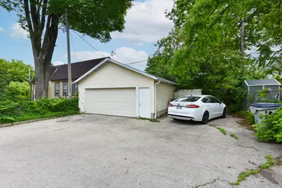1816 N Arlington Pl, Milwaukee, WI 53202 - Photo 4