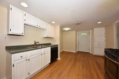 1816 N Arlington Pl, Milwaukee, WI 53202 - Photo 8