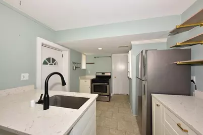1816 N Arlington Pl, Milwaukee, WI 53202 - Photo 18