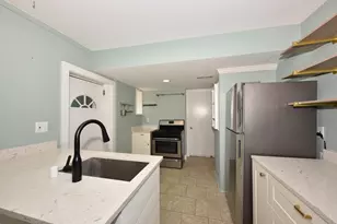 1816 N Arlington Pl, Milwaukee, WI 53202 - Photo 18