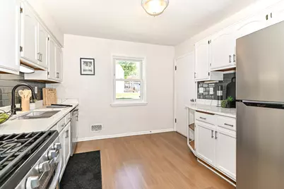 9730 W Keefe Ave, Milwaukee, WI 53222 - Photo 8