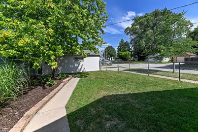 9730 W Keefe Ave, Milwaukee, WI 53222 - Photo 28