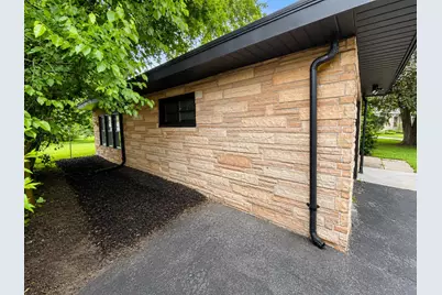 8120 N 55th St, Brown Deer, WI 53223 - Photo 4