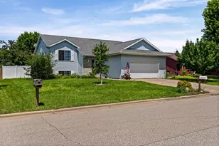213 Kenneda St, Holmen, WI 54636 - Photo 2