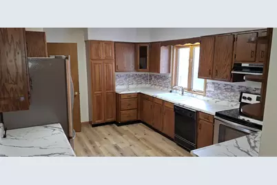 131 E Burnett St, Beaver Dam, WI 53916 - Photo 2