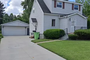 131 E Burnett St, Beaver Dam, WI 53916 - Photo 1