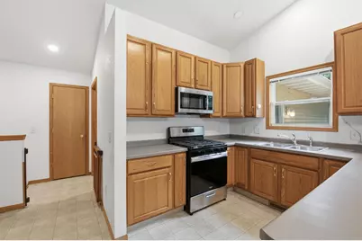3130  Rockport Park Dr, Janesville, WI 53548 - Photo 4