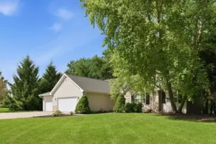 3130 Rockport Park Dr, Janesville, WI 53548 - Photo 2