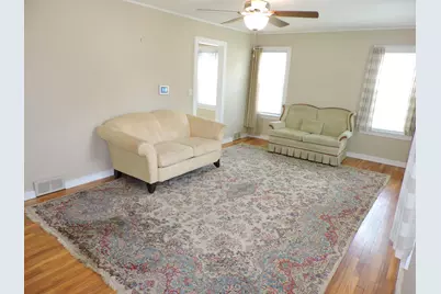 127 N Pleasant Ave, Jefferson, WI 53549 - Photo 6