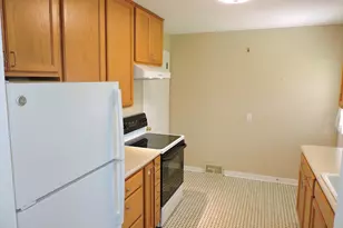 127 N Pleasant Ave, Jefferson, WI 53549 - Photo 10