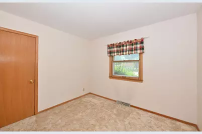 2400 W Edgerton Ave, Milwaukee, WI 53221 - Photo 14