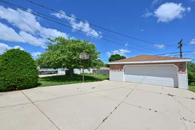 2400 W Edgerton Ave, Milwaukee, WI 53221 - Photo 36