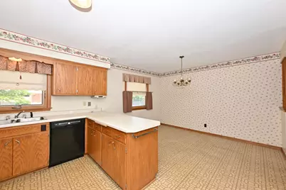 2400 W Edgerton Ave, Milwaukee, WI 53221 - Photo 12