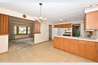 2400 W Edgerton Ave, Milwaukee, WI 53221 - Photo 10