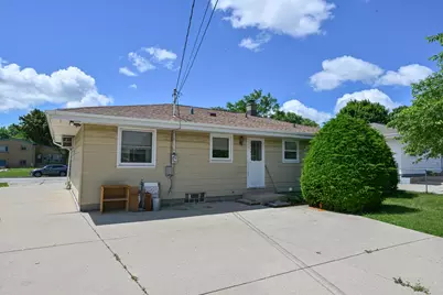 2400 W Edgerton Ave, Milwaukee, WI 53221 - Photo 34