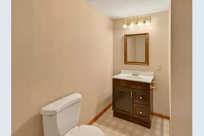 14285 W North Oak Blvd, New Berlin, WI 53151 - Photo 26