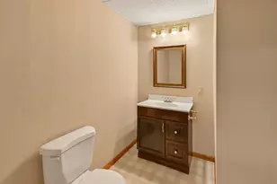 14285 W North Oak Blvd, New Berlin, WI 53151 - Photo 26