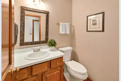 14285 W North Oak Blvd, New Berlin, WI 53151 - Photo 16