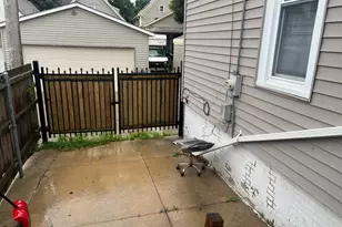 1120 S 32nd St, Milwaukee, WI 53215 - Photo 4