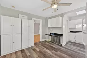 1463 N Franklin Pl, Milwaukee, WI 53202 - Photo 8