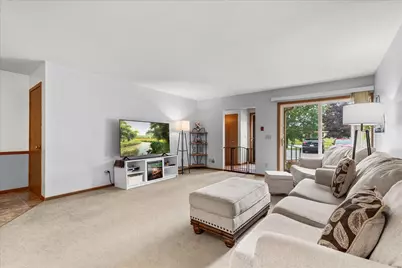320 E Washington St #4, Slinger, WI 53086 - Photo 10