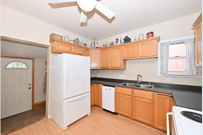 215 W Chestnut St, Port Washington, WI 53074 - Photo 4