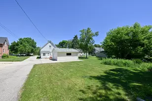 215 W Chestnut St, Port Washington, WI 53074 - Photo 20