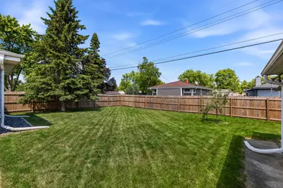1616 S 167th St, New Berlin, WI 53151 - Photo 28