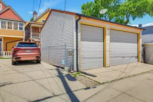 1924 N Oakland Ave, Milwaukee, WI 53202 - Photo 34