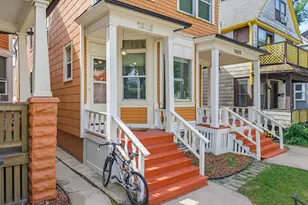 1920 N Oakland Ave, Milwaukee, WI 53202 - Photo 18