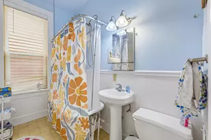 1920 N Oakland Ave, Milwaukee, WI 53202 - Photo 16