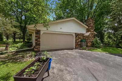 573  Jordan Cir, Richfield, WI 53017 - Photo 4