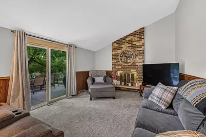 573  Jordan Cir, Richfield, WI 53017 - Photo 6